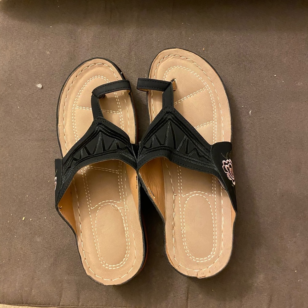NWOT Flip Flop Sandals *Free with purchase!